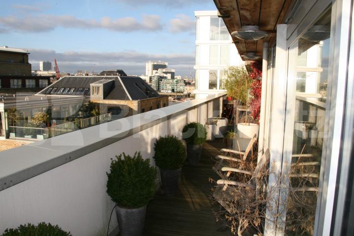 			NEW INSTRUCTION, 2 Bedroom, 1 bath, 1 reception Apartment			 Axis Court. East Lane., London Bridge